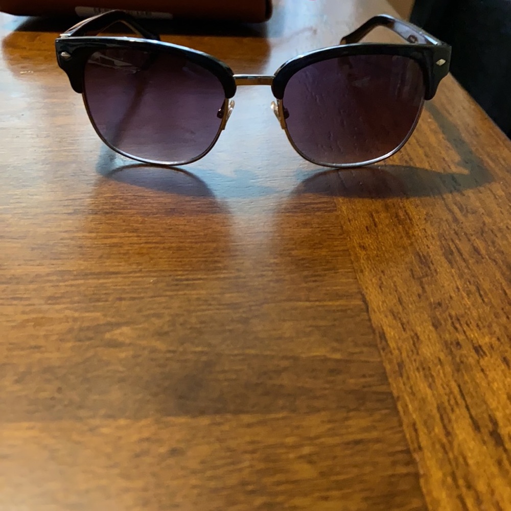☀️🕶😎Fossil sunglasses☀️🕶😎 - Picture 5 of 6